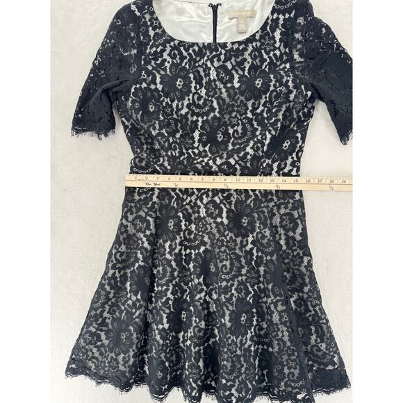 Banana Republic Black Lace Dress 8 Short Sleeve Fit Flare Knee Length Medium - Picture 9 of 10